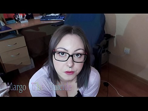 ❤️ სექსუალური გოგონა სათვალეებით ღრმად იწოვს დილდოს კამერაზე ️ პორნო პორნოში ka.ru-pp.ru